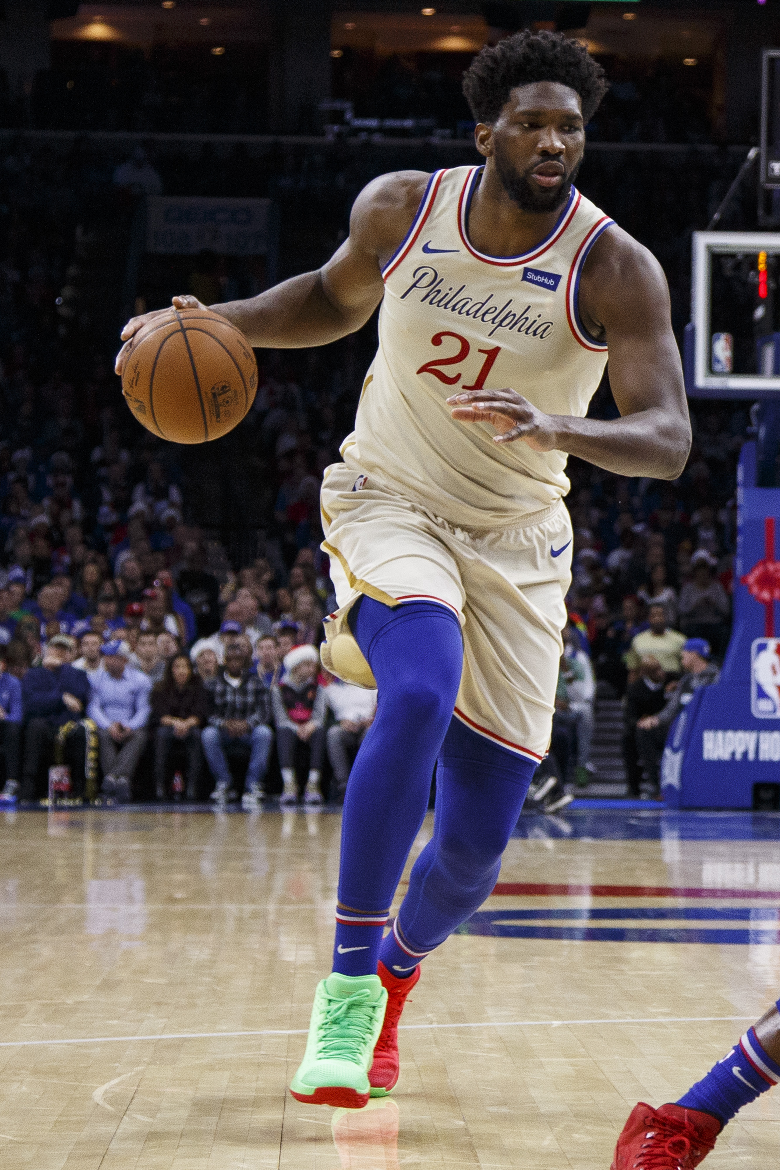 爱游戏APP推荐包含浙江稠州训练开放日，今晚复出首秀引欢呼，欧超杯在即，资深球员宣示担当的词条