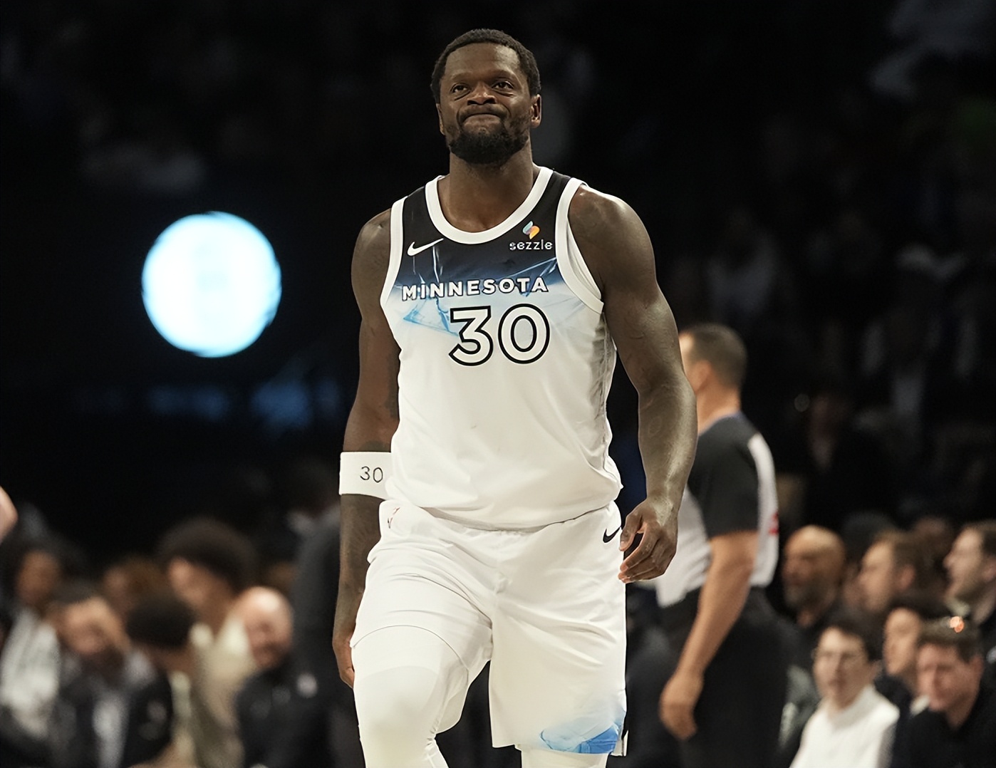 2025年新手游下载赛地聚焦：欧超杯今夜热度飙升，俄克拉荷马雷霆主帅复盘，信心回归，细节决定成败的简单介绍