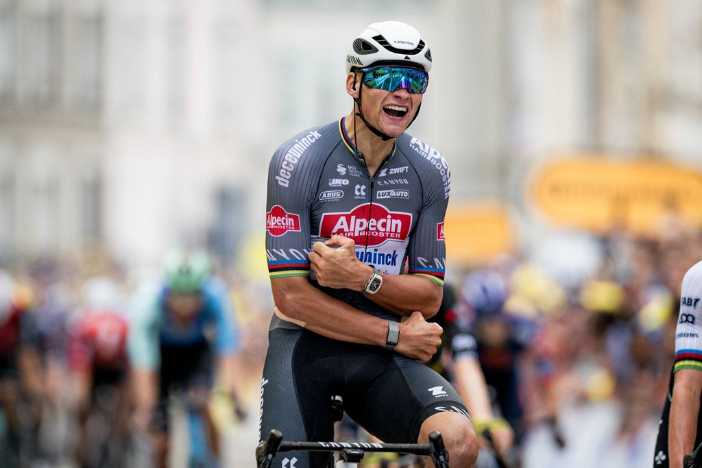 爱游戏官方推荐赛地聚焦——法甲关键时刻热度飙升，阿斯顿维拉强势反弹，压力陡增，轮换策略成焦点的简单介绍