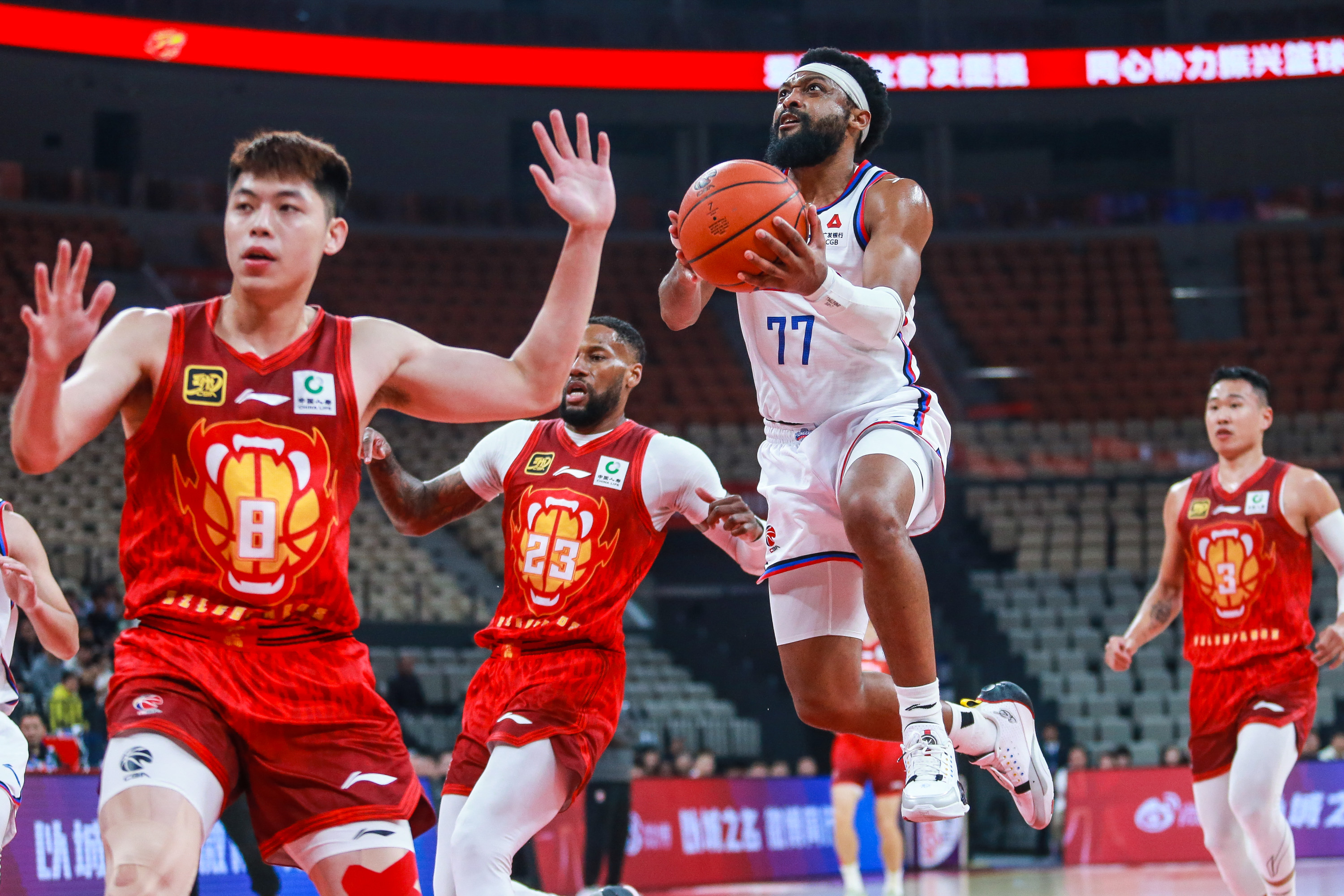 2025年新手游下载今晨孟菲斯灰熊备战CBA季后赛；防线松动细节曝光；目标明确；细节决定成败的简单介绍