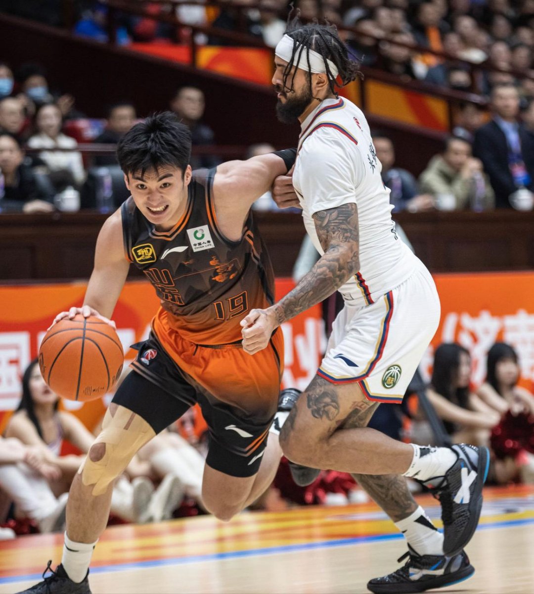 爱游戏热门游戏包含CBA季后赛赛程吃紧，利物浦今晚防线松动，管理层满意，资深球员宣示担当的词条