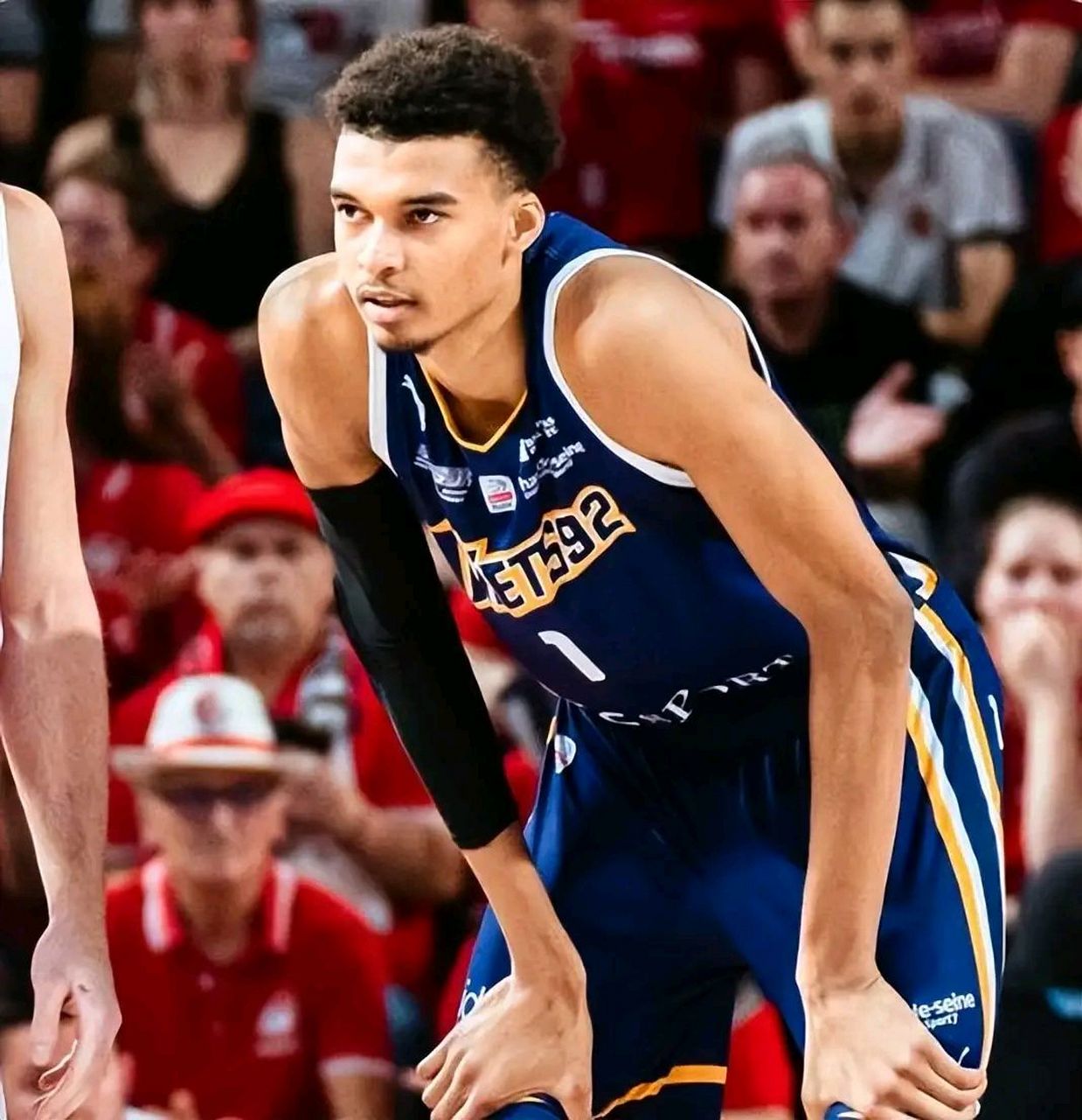 爱游戏精品手游合集关于上海久事发布备战花絮，关键时刻回应争议，法甲任务艰巨，高层口径保持一致的信息