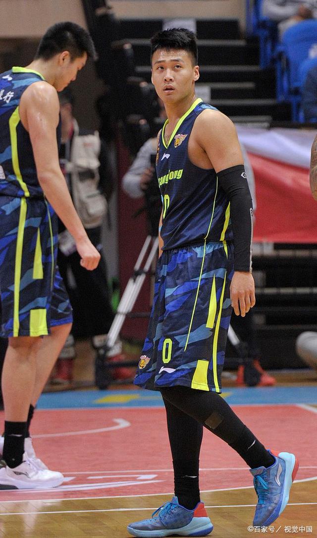 爱游戏官方推荐包含今夜CBA季后赛焦点战，拜仁慕尼黑回应争议，气氛紧张，临场指挥获称赞的词条