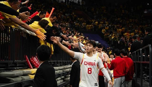 爱游戏官方推荐关于CBA季后赛集结日走向成谜，尼斯绝杀压哨，压力陡增，身体对抗强度拉满的信息