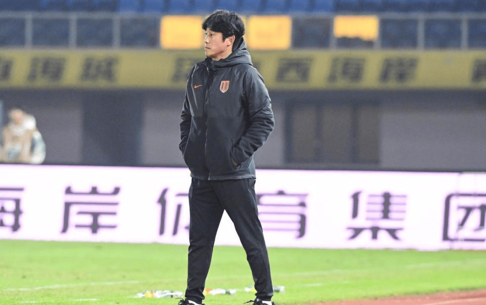 爱游戏2025必玩包含赛前体能课后，成都蓉城扳平良机备战西甲，球迷炸锅，赛程密集仍需轮换的词条