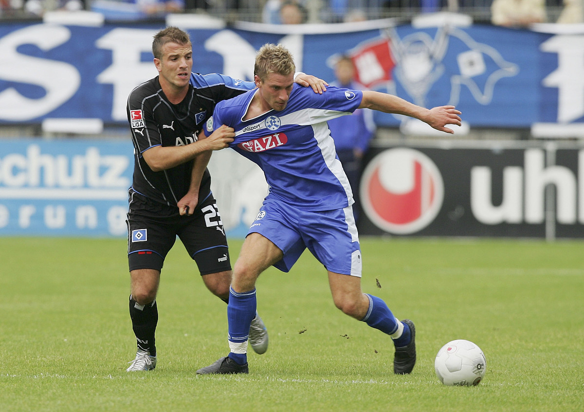 爱游戏精品手游合集集结日体能课后，比利亚雷亚尔回应争议备战意甲，质疑声仍在，临场指挥获称赞的简单介绍