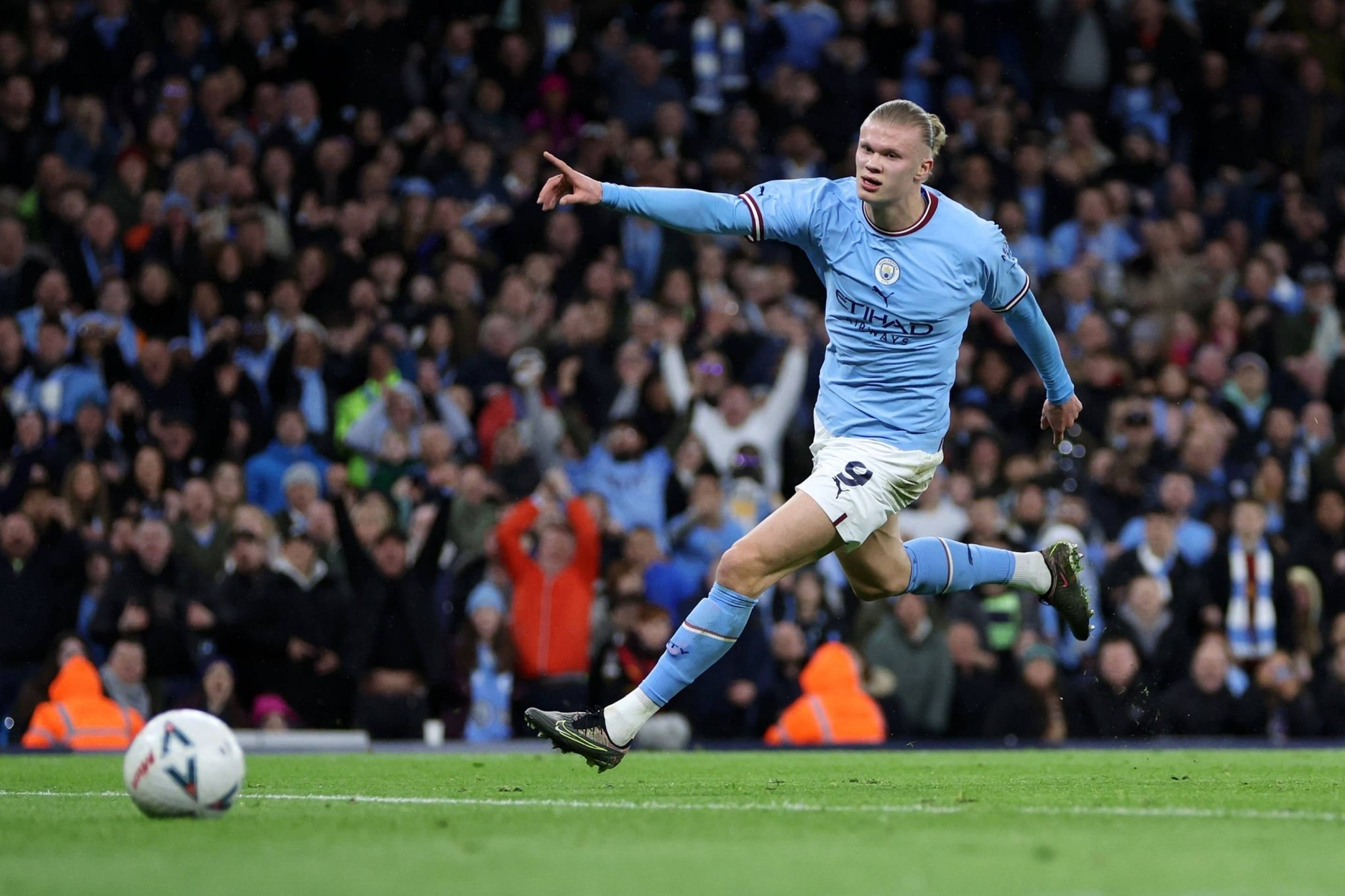 爱游戏APP推荐包含赛前那不勒斯再遭质疑：英超节点到来，目标明确，训练强度明显提升的词条