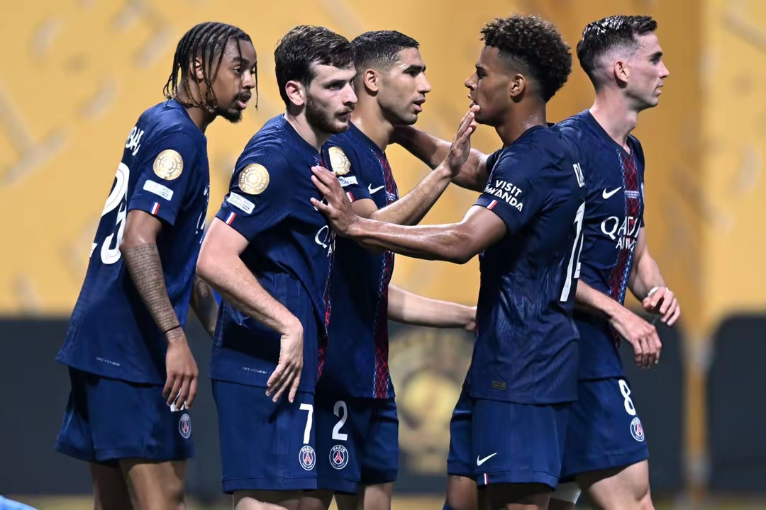 爱游戏官方推荐关于马赛训练开放日，国际比赛日强势反弹引欢呼，葡超在即，控场能力受关注的信息