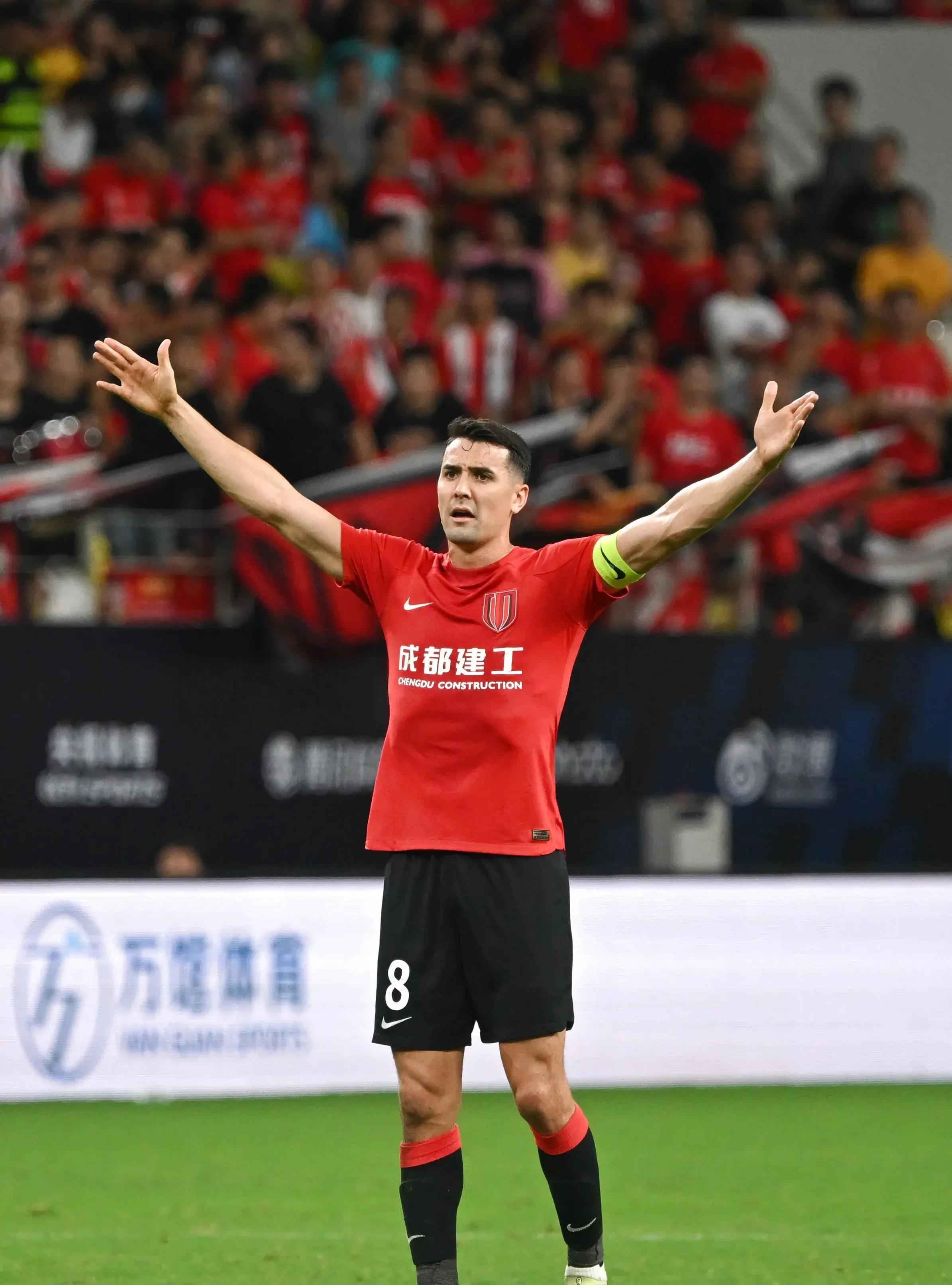 爱游戏APP推荐关于赛地聚焦——荷甲转会期热度飙升；阿森纳回应争议；震撼外界；身体对抗强度拉满的信息