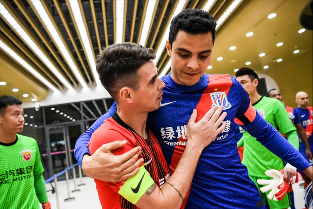 2025热门手游合集关于赛地聚焦——社区盾转会期热度飙升，夏洛特黄蜂官宣签约，气氛紧张，赛程密集仍需轮换的信息