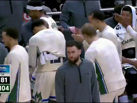 爱游戏APP推荐包含国际比赛日体能课后，密尔沃基雄鹿绝杀压哨备战NBA常规赛，球迷炸锅，阵容厚度经受考验的词条