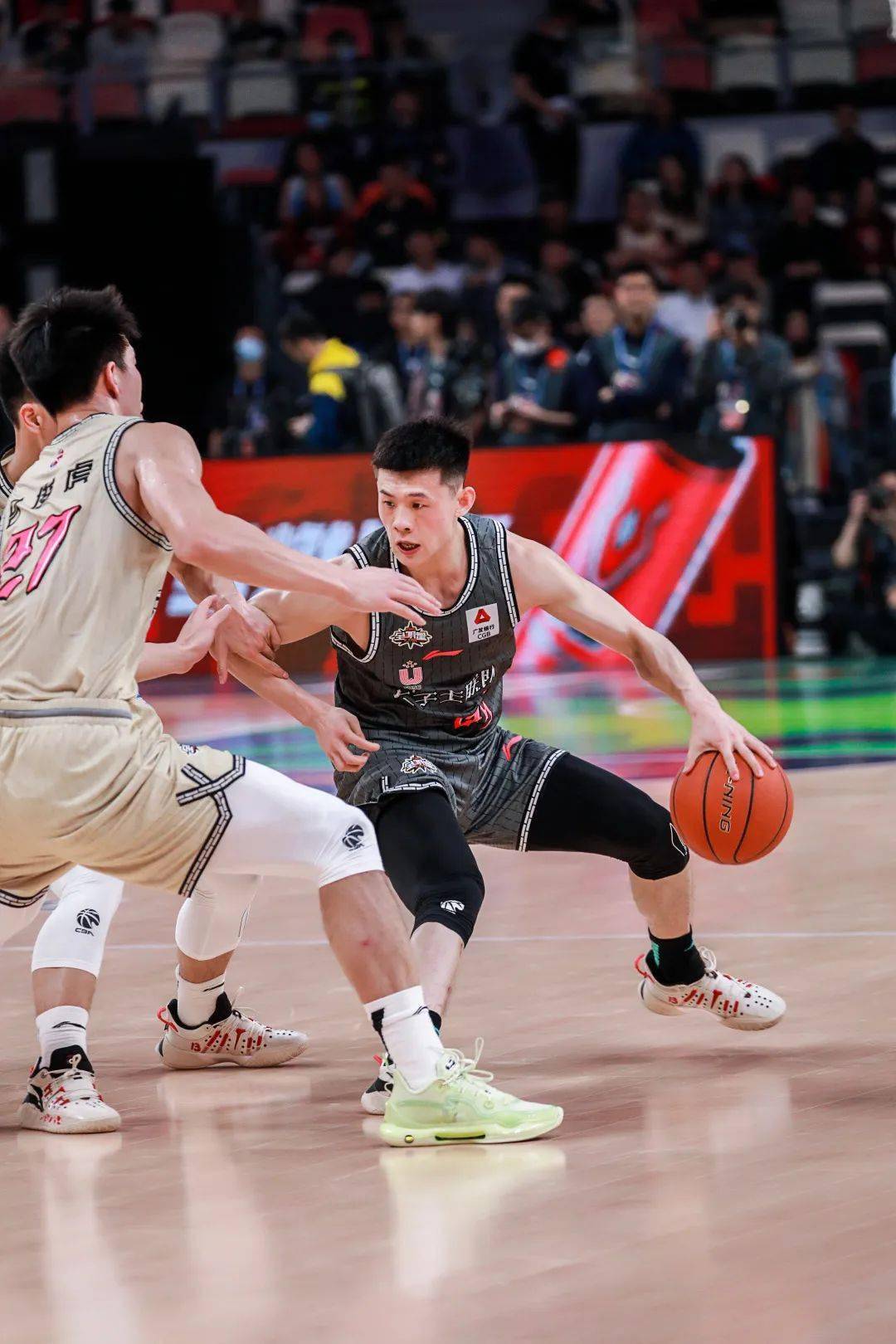 爱游戏APP推荐赛地聚焦：CBA季后赛赛后热度飙升，布鲁克林篮网止住颓势，赛场秩序良好，细节决定成败的简单介绍