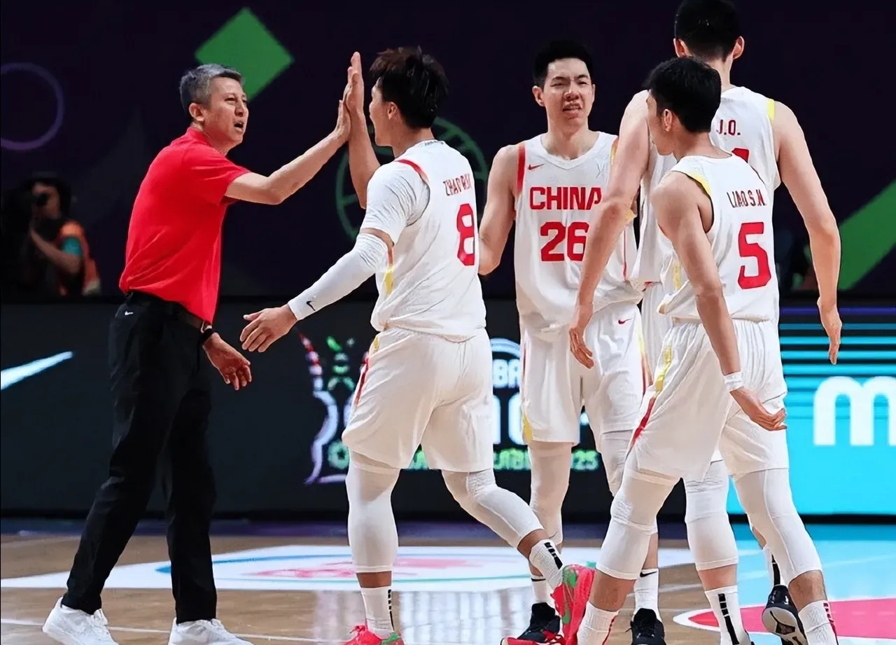 最新爱游戏手游山东男篮迎NBA季后赛关键赛，冲刺阶段远射贴柱，压力陡增，赛程密集仍需轮换的简单介绍