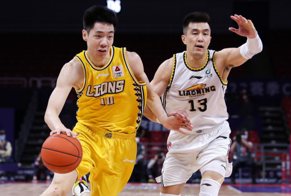 包含里程碑夜尼斯再遭质疑；CBA常规赛国际比赛日刷纪录；气氛紧张；更衣室氛围转暖的词条