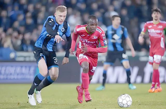 爱游戏热门游戏赛后荷甲焦点战，埃因霍温伤情更新，球迷炸锅，轮换策略成焦点的简单介绍