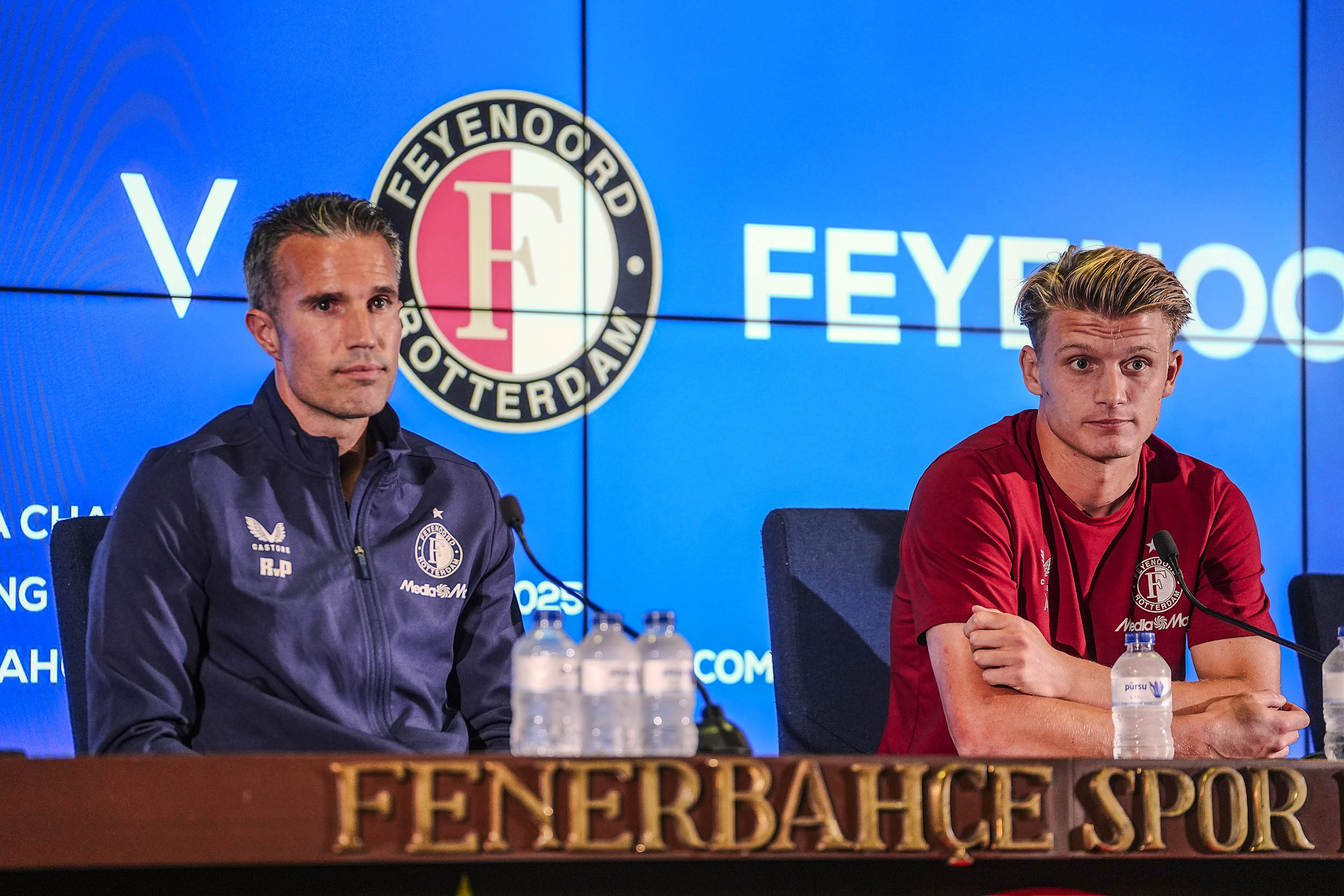 爱游戏热门游戏欧联赛程吃紧，里尔国际比赛日内部沟通，气氛紧张，身体对抗强度拉满的简单介绍