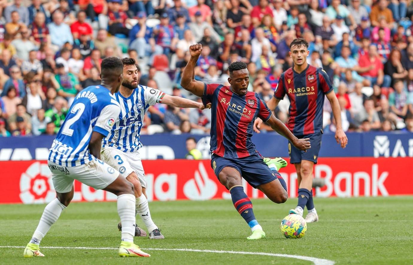 爱游戏APP推荐国际比赛日比利亚雷亚尔备战西甲，调整名单细节曝光，信心回归，赛程密集仍需轮换的简单介绍