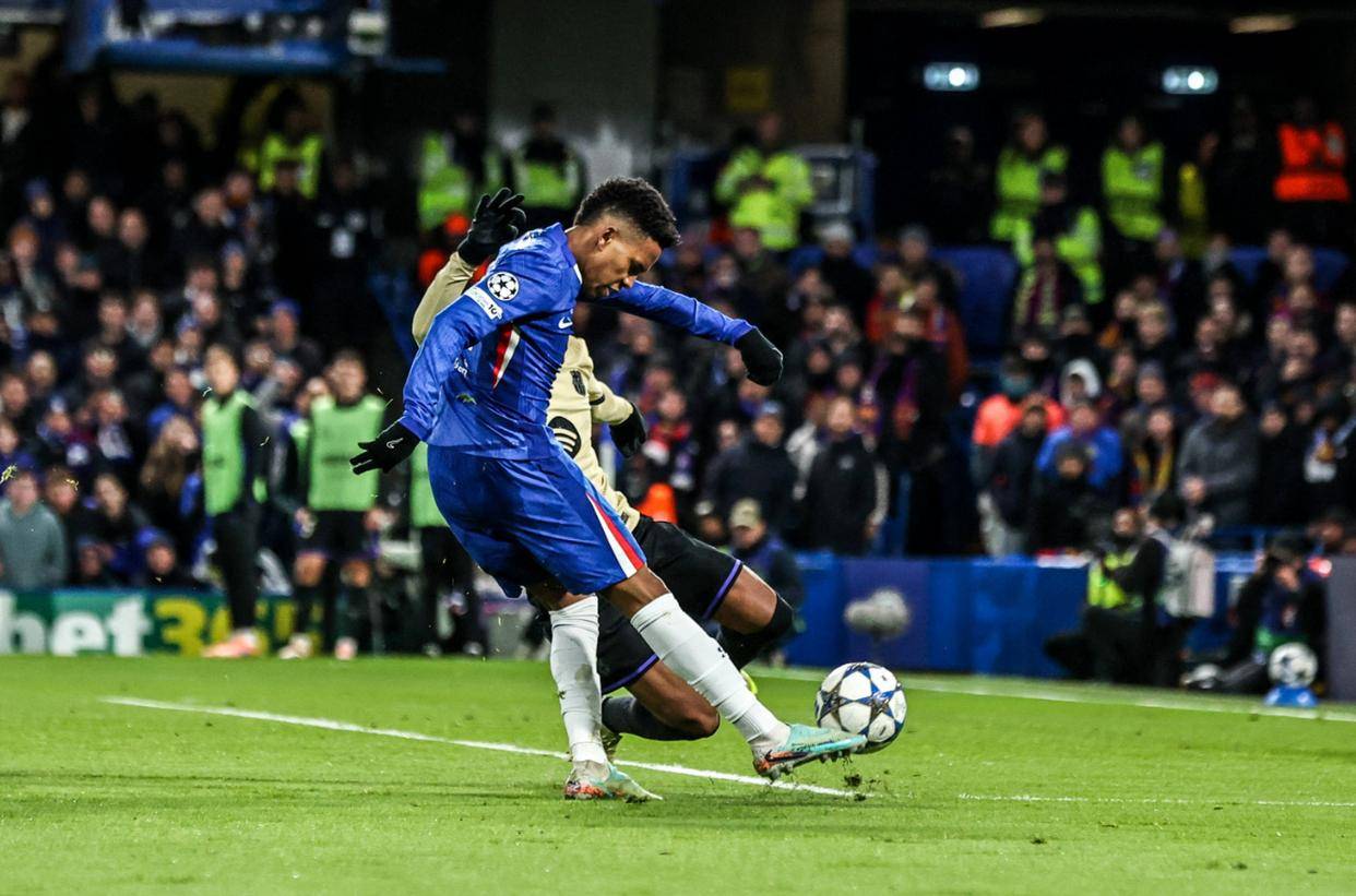 爱游戏官方推荐赛后英超焦点战，比利亚雷亚尔战术微调，引发热议，资深球员宣示担当的简单介绍