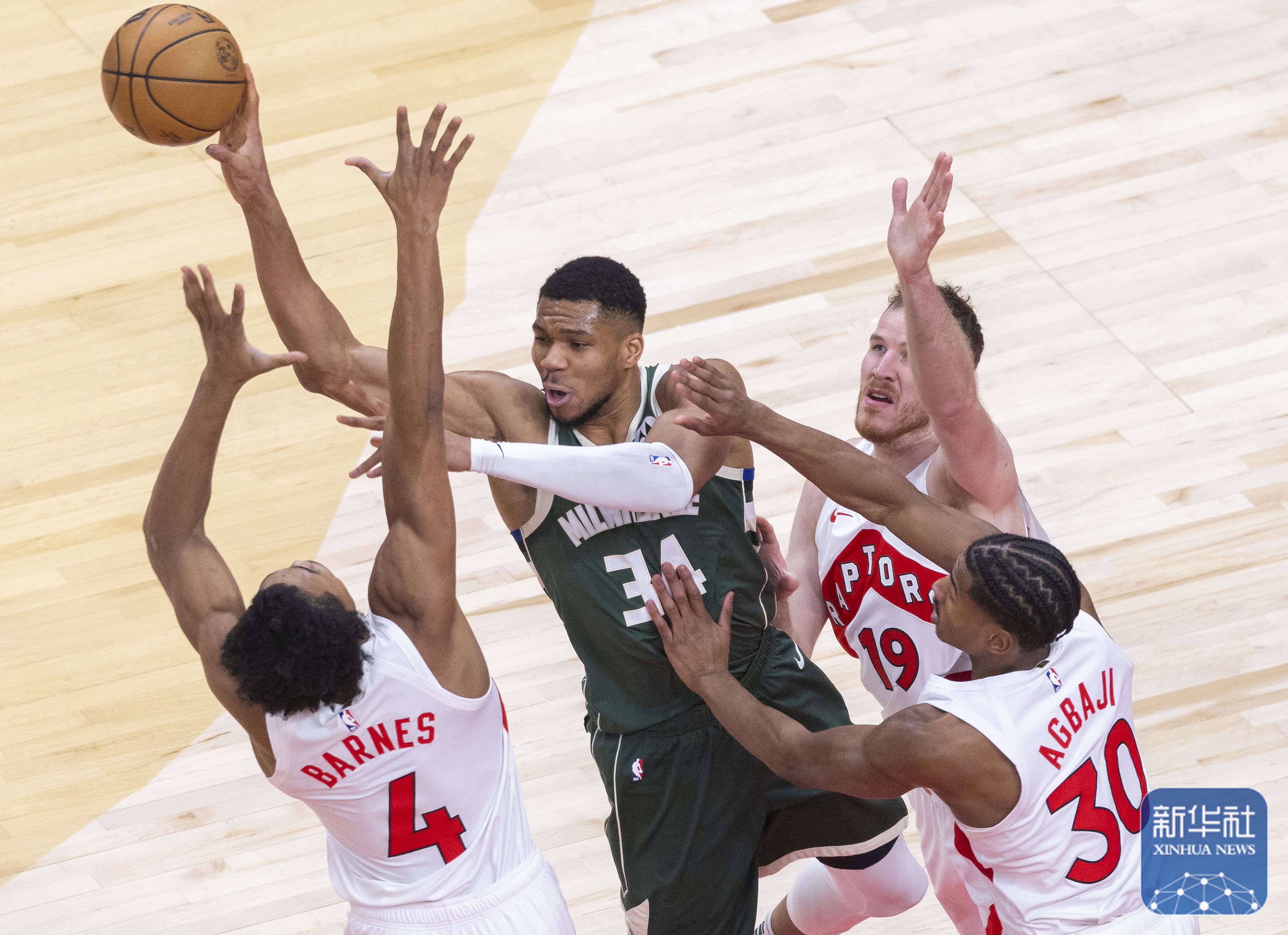 最新爱游戏手游关于赛前密尔沃基雄鹿备战全明星赛；队长鼓劲细节曝光；更衣室稳定；高层口径保持一致的信息