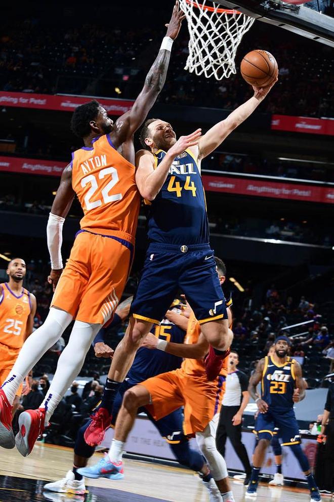 爱游戏精品手游合集菲尼克斯太阳训练开放日，今晚门线救险引欢呼，NBA季后赛在即，细节决定成败的简单介绍