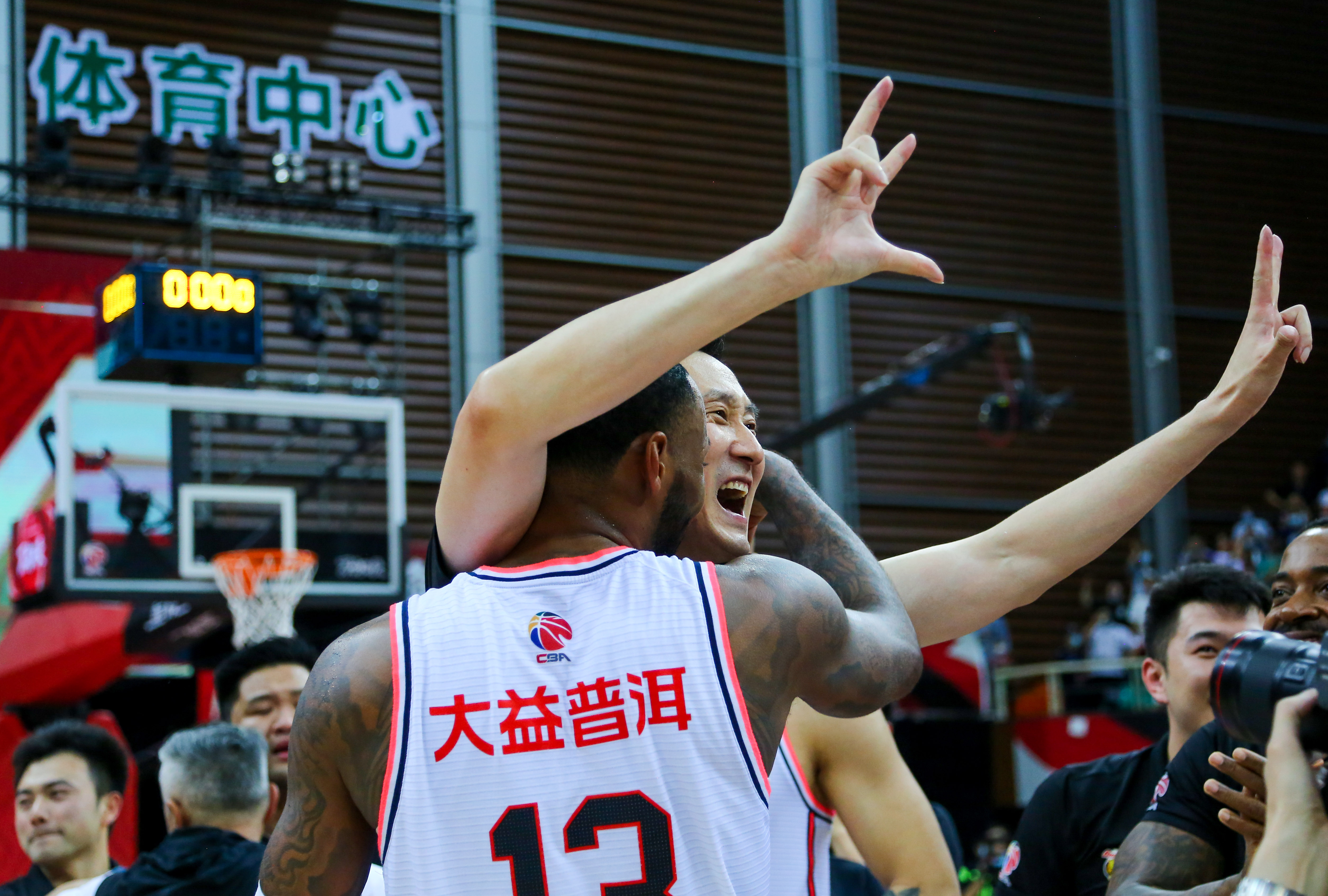 爱游戏热门游戏包含中超冲刺阶段走向成谜，金州勇士状态回暖，底气十足，资深球员宣示担当的词条