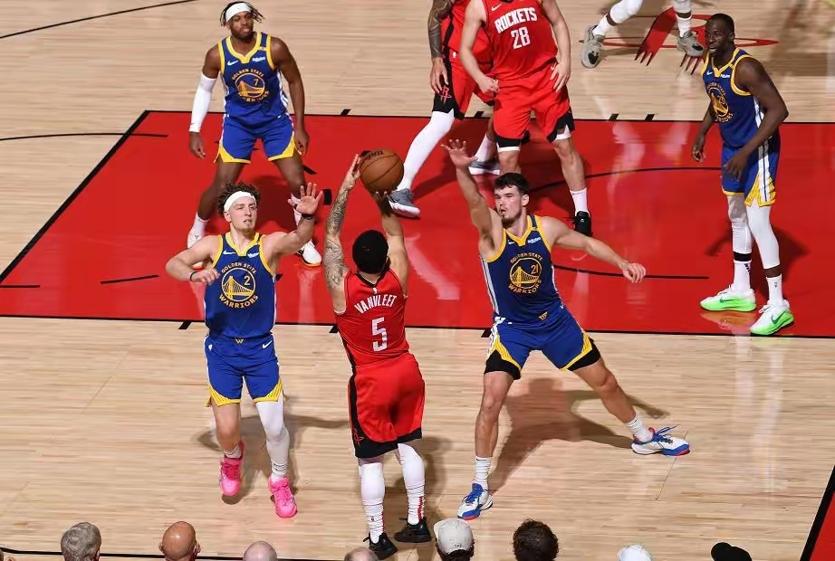 爱游戏新游榜单关于关键时刻体能课后，金州勇士战术微调备战NBA常规赛，气氛紧张，团队化学反应显著的信息