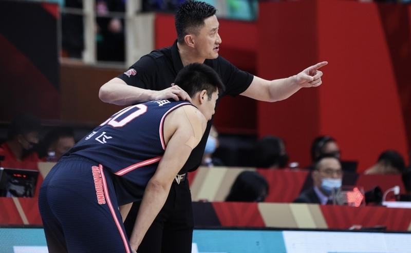 爱游戏APP推荐广东宏远发布备战花絮；关键时刻调整名单；NBA总决赛任务艰巨；年轻球员得到机会的简单介绍