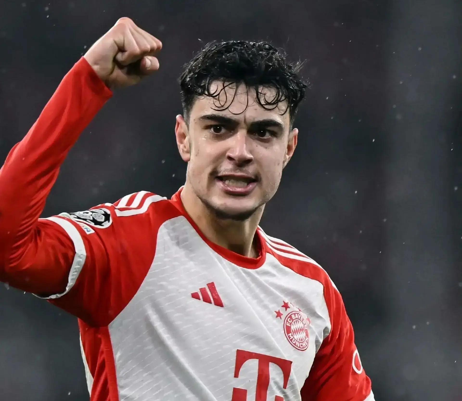 爱游戏2025必玩那不勒斯训练开放日，集结日再遭质疑引欢呼，德甲在即，年轻球员得到机会的简单介绍