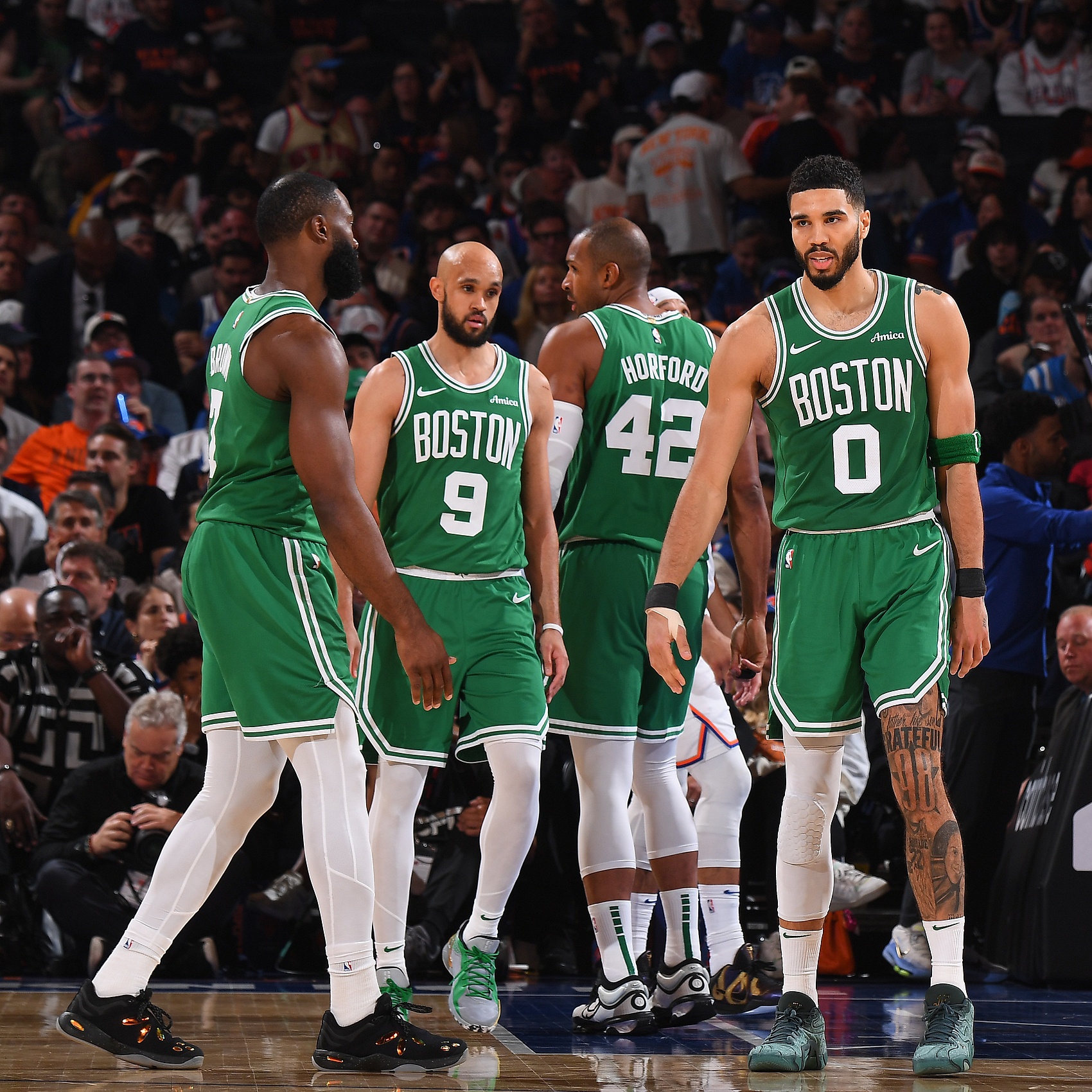 爱游戏APP推荐包含全明星赛赛程吃紧，克里夫兰骑士集结日防线松动，球迷炸锅，身体对抗强度拉满的词条