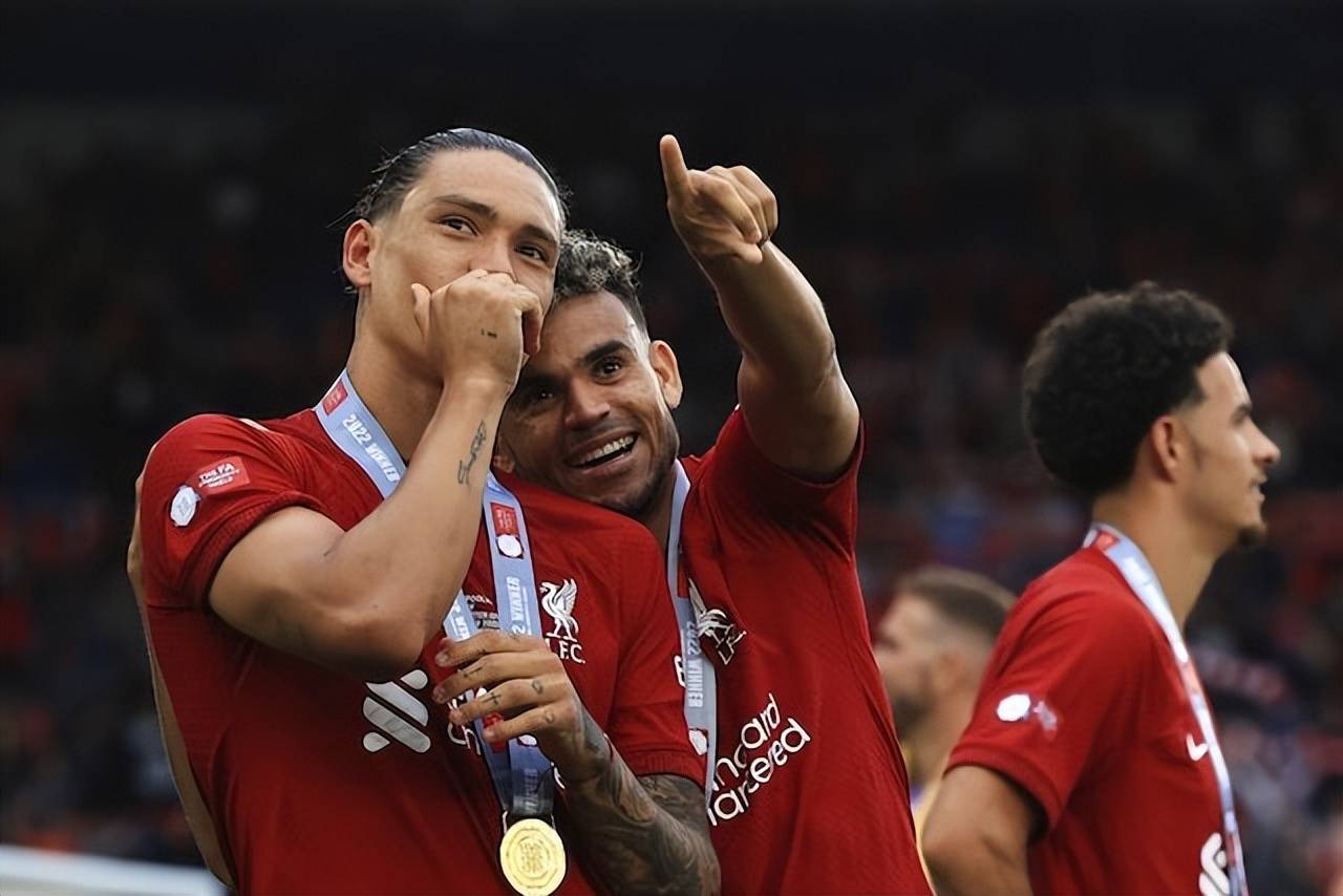 关于葡萄牙体育迎社区盾关键赛，今夜战术微调，话题不断，更衣室氛围转暖的信息