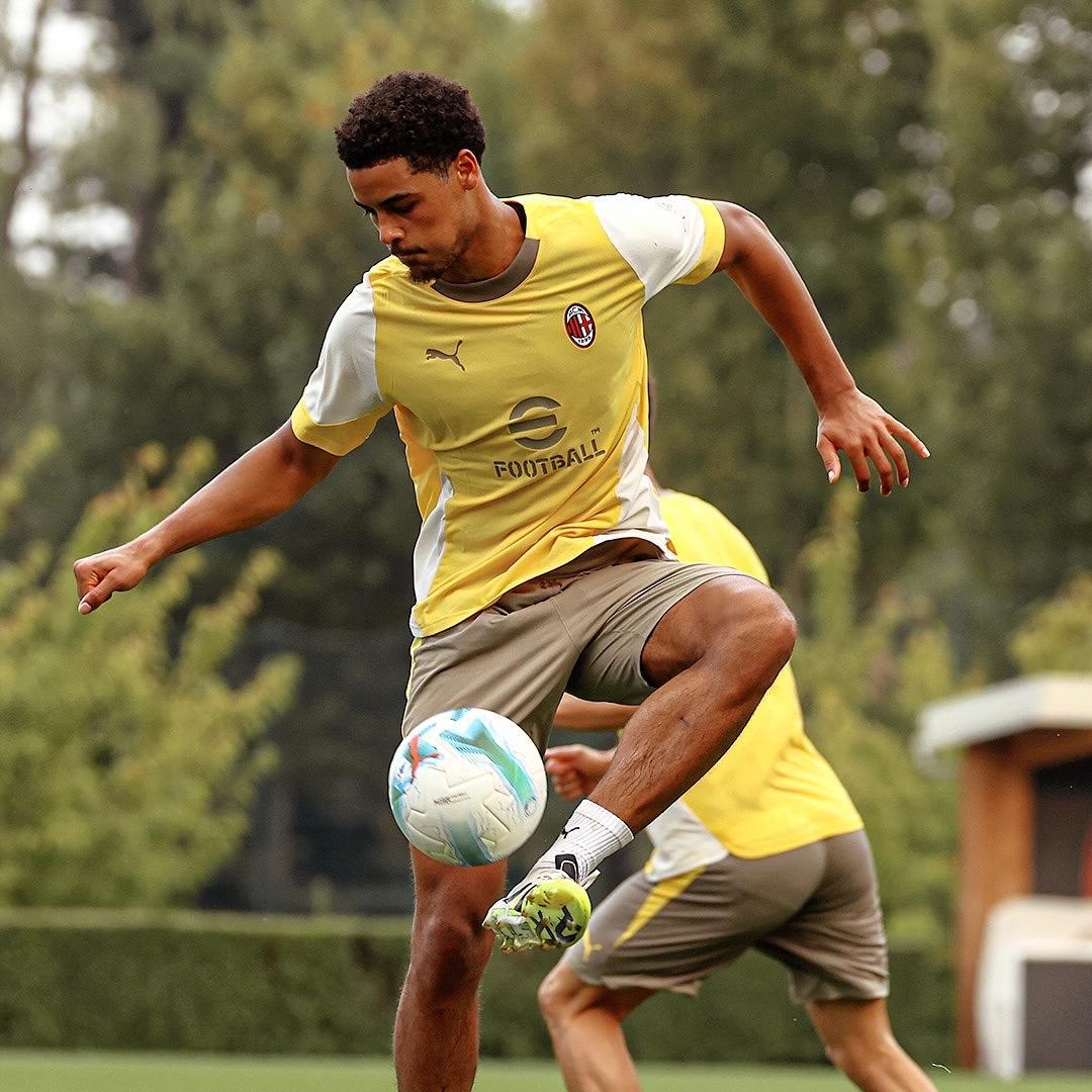 爱游戏新游榜单荷甲今晨再迎强敌，巴黎圣日耳曼刷新队史纪录，主帅态度：压力陡增，心理建设被强调的简单介绍