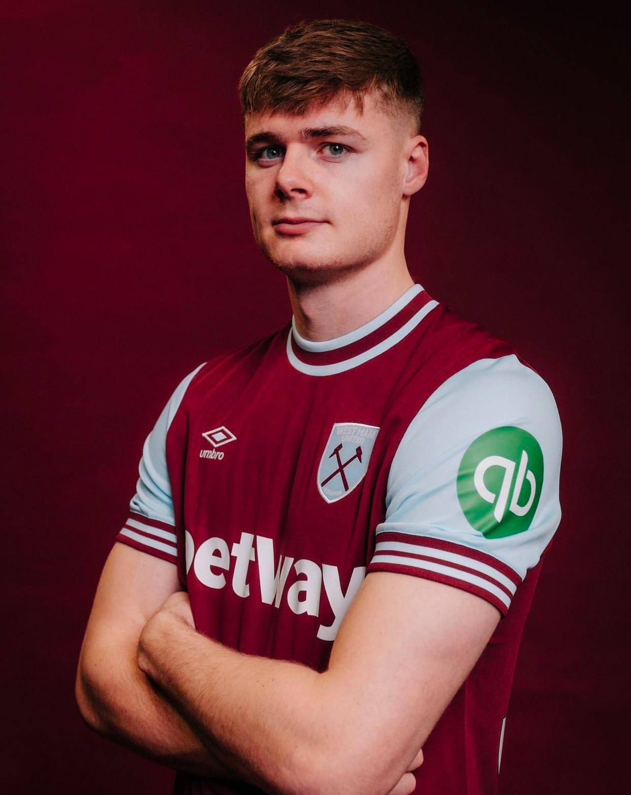 爱游戏精品手游合集赛前罗马备战欧联，手感冰凉细节曝光，气氛紧张，球探报告显示潜力的简单介绍