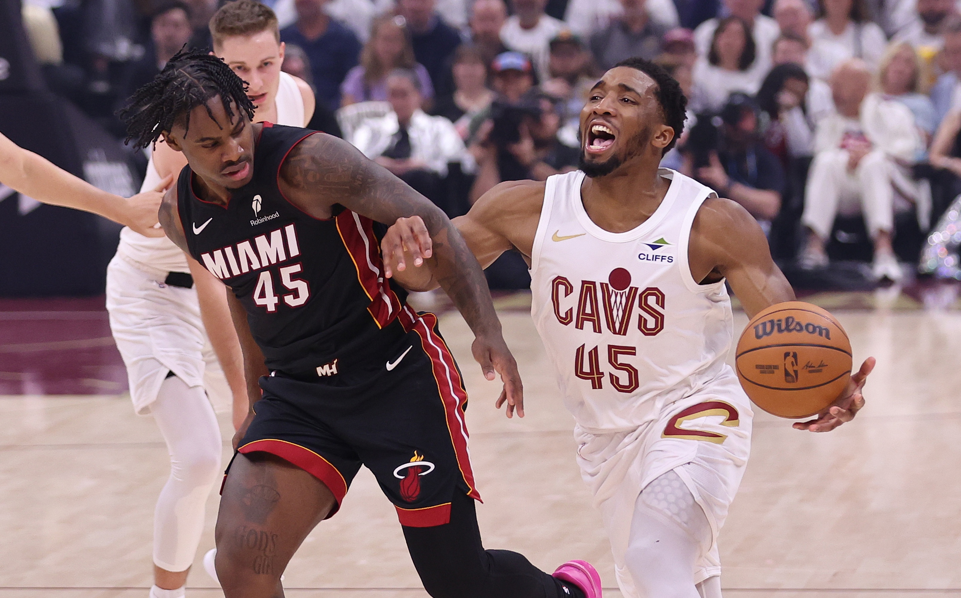 关于清晨克里夫兰骑士调整名单以备NBA季后赛，主帅复盘环节打磨，信心回归，医务组通报恢复的信息