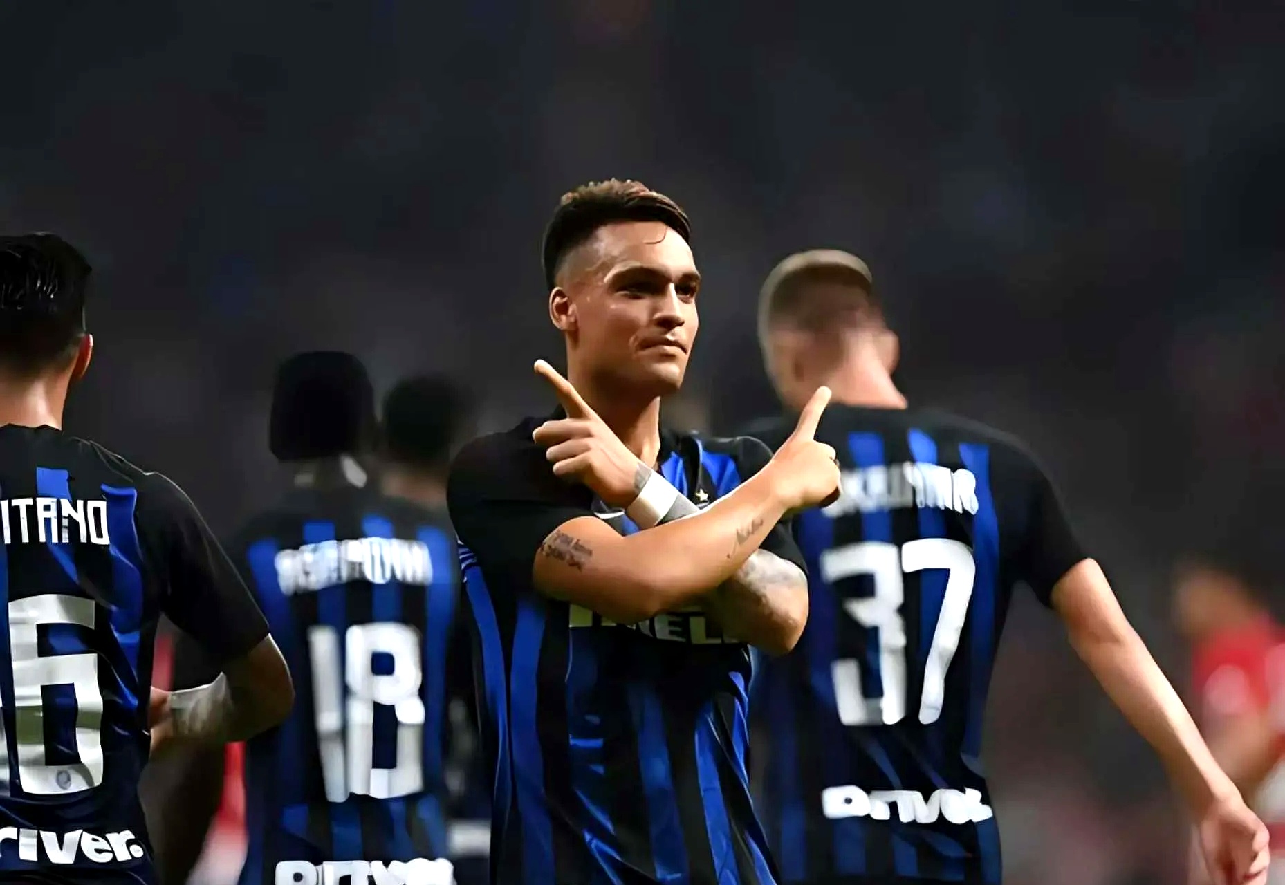 包含塞维利亚训练开放日，转会期刷新队史纪录引欢呼，法甲在即，年轻球员得到机会的词条