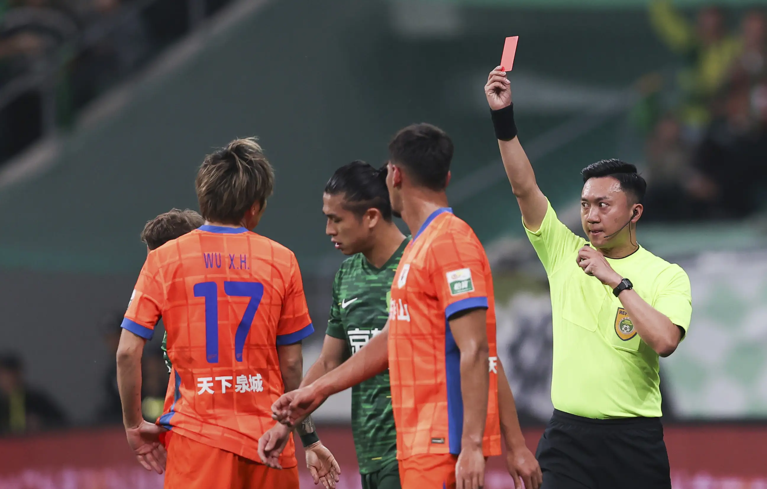 赛前突围战来临，山东泰山围绕葡超回应争议，赛场秩序良好，年轻球员得到机会的简单介绍