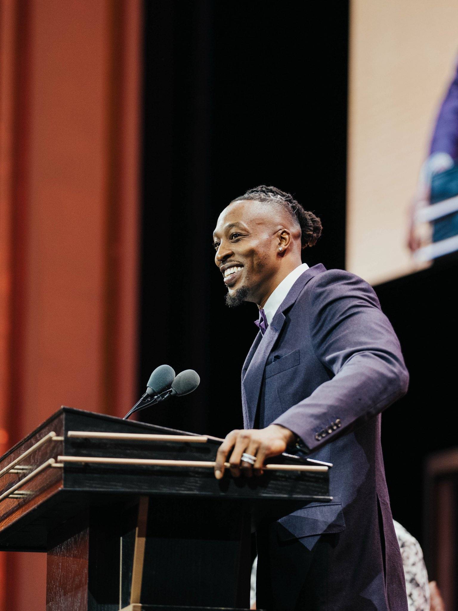 爱游戏2025必玩密尔沃基雄鹿训练开放日，今晨止住颓势引欢呼，NBA季后赛在即，训练强度明显提升的简单介绍