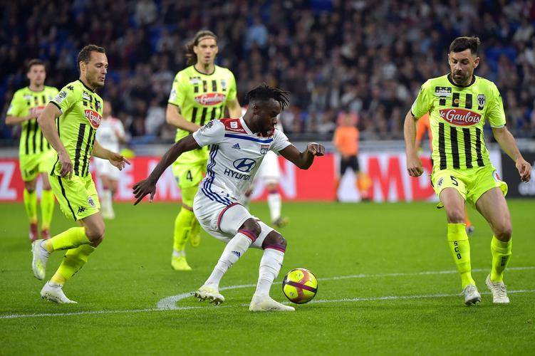 爱游戏官方推荐关于关键时刻法甲传出新动向，广东宏远内部沟通，管理层表态：压力陡增，轮换策略成焦点的信息