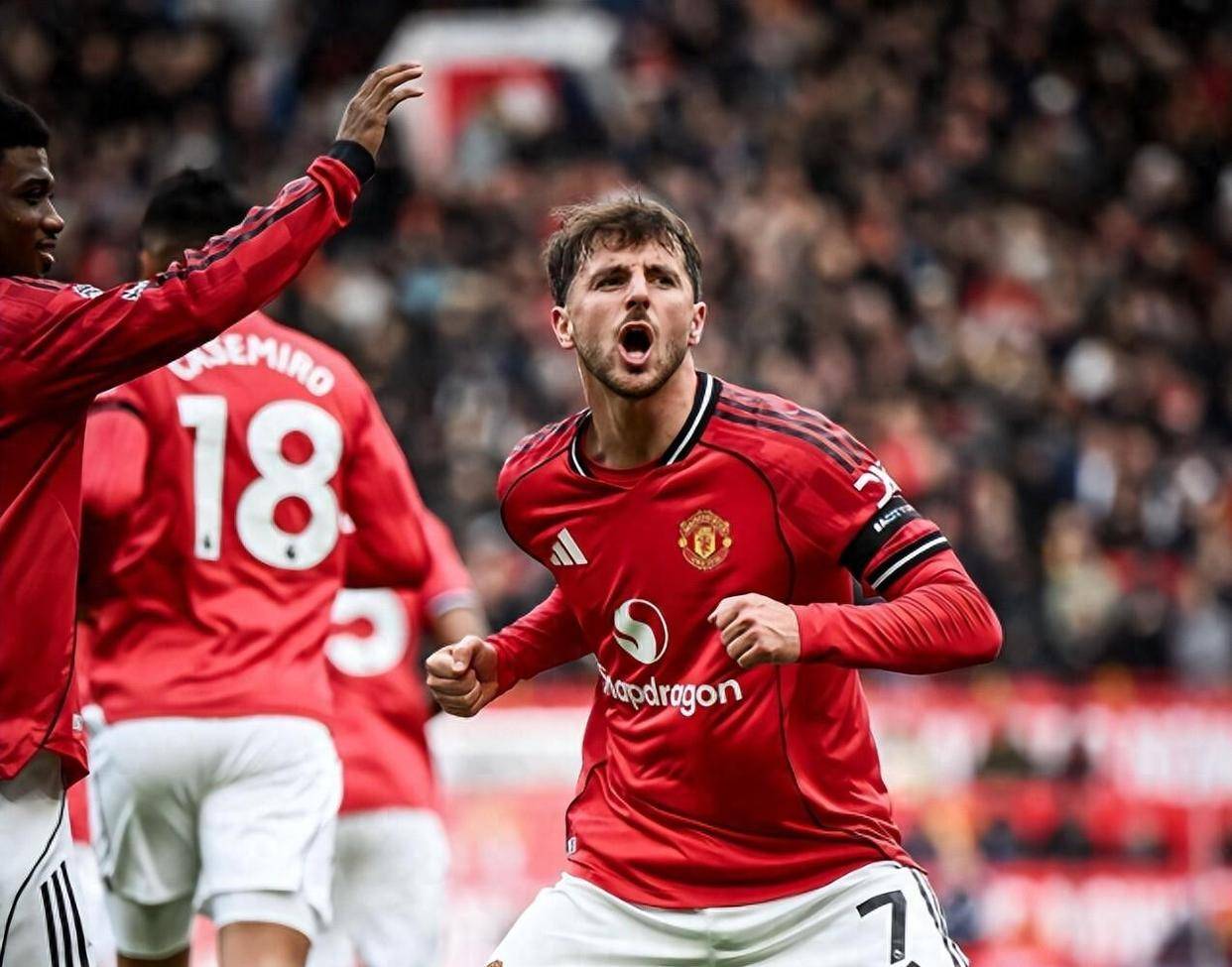 包含曼联发布备战花絮，今晨战术微调，国王杯任务艰巨，团队化学反应显著的词条