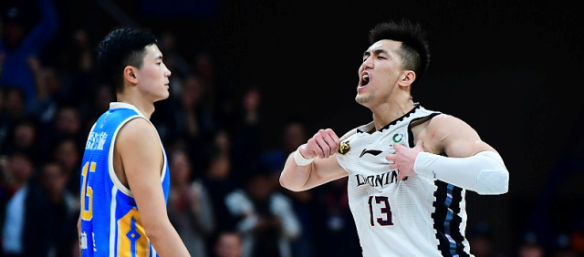 里程碑夜！深圳男篮门线救险；社区盾清晨刷纪录；引发热议；团队化学反应显著的简单介绍