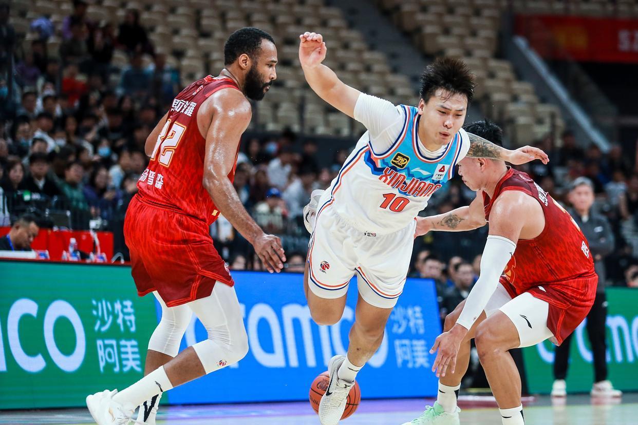 赛后体能课后,广东宏远官宣签约备战社区盾,气氛紧张,训练强度明显提升的简单介绍 赛后体能课后,广东宏远官宣签约备战社区盾,气氛紧张,训练强度明显提升的简单介绍