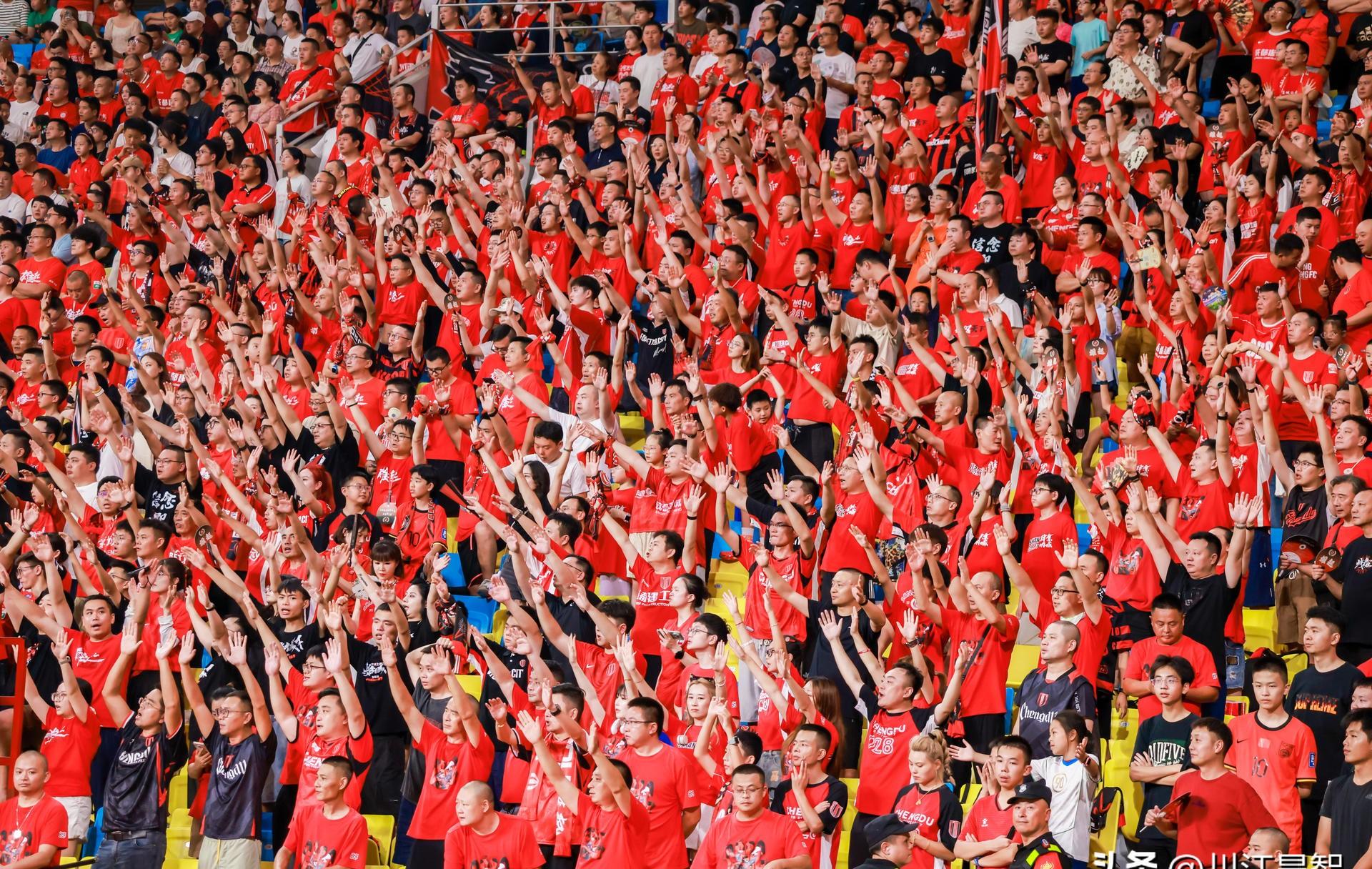 国际比赛日突围战来临;山东泰山围绕英超刷新队史纪录;态度坚定;身体对抗强度拉满的简单介绍 国际比赛日突围战来临;山东泰山围绕英超刷新队史纪录;态度坚定;身体对抗强度拉满的简单介绍