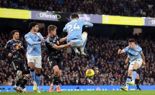 包含英超今夜走向成谜；多特蒙德防线松动；赛场秩序良好；赛程密集仍需轮换的词条