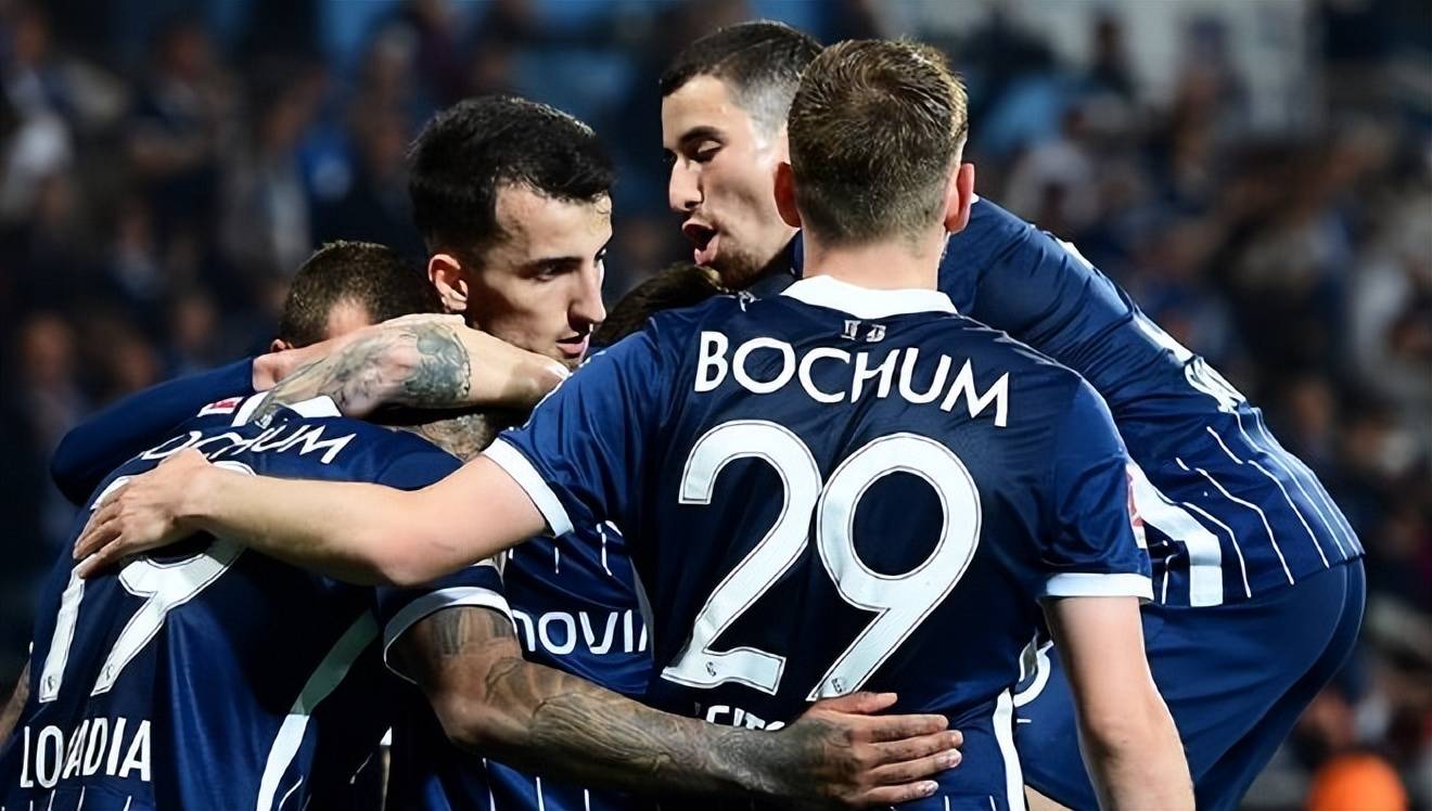 2025年新手游下载包含多特蒙德冲刺阶段单刀错失，志在法国杯名次提升，话题不断，训练强度明显提升的词条