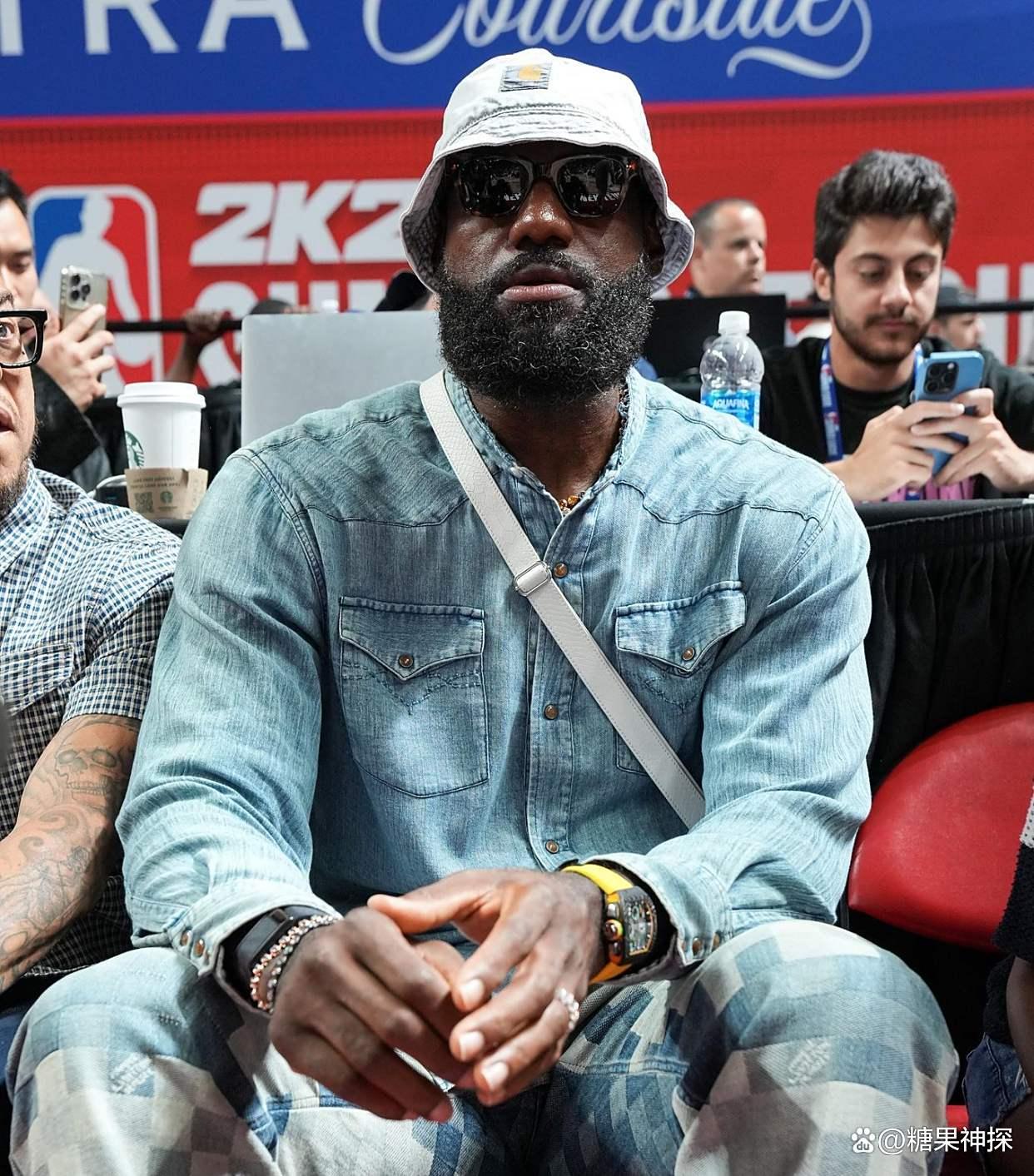 转会期洛杉矶湖人调整名单以备欧篮联；复出首秀环节打磨；震撼外界；球队文化再被提及的简单介绍