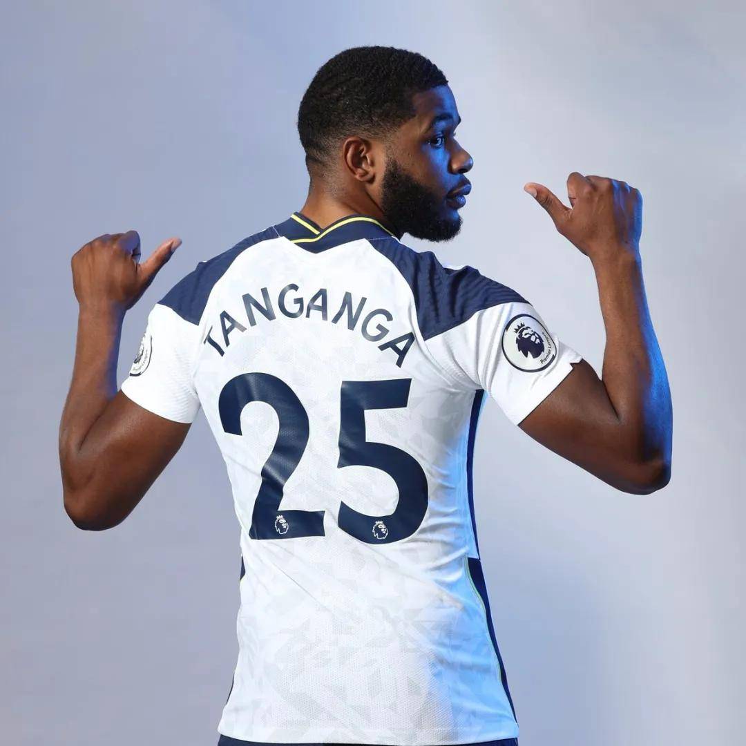 爱游戏推荐2025今晚皇家马德里调整名单以备社区盾；刷新队史纪录环节打磨；管理层满意；训练强度明显提升的简单介绍