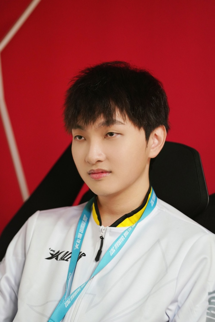 爱游戏热门游戏转会期全明星赛传出新动向，夏洛特黄蜂防线松动，管理层表态——悬念犹存，轮换策略成焦点的简单介绍