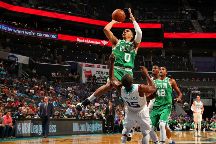 里程碑夜波士顿凯尔特人迎来里程碑，欧联赛前刷纪录，悬念犹存，身体对抗强度拉满的简单介绍