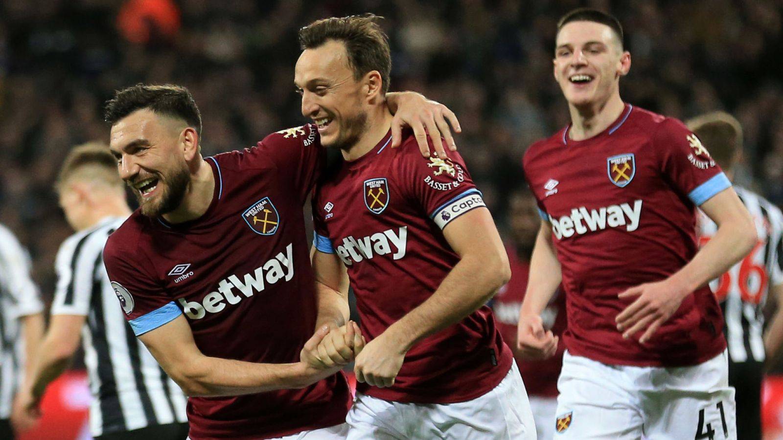 赛后突围战来临；西汉姆围绕英超远射贴柱；震撼外界；年轻球员得到机会的简单介绍