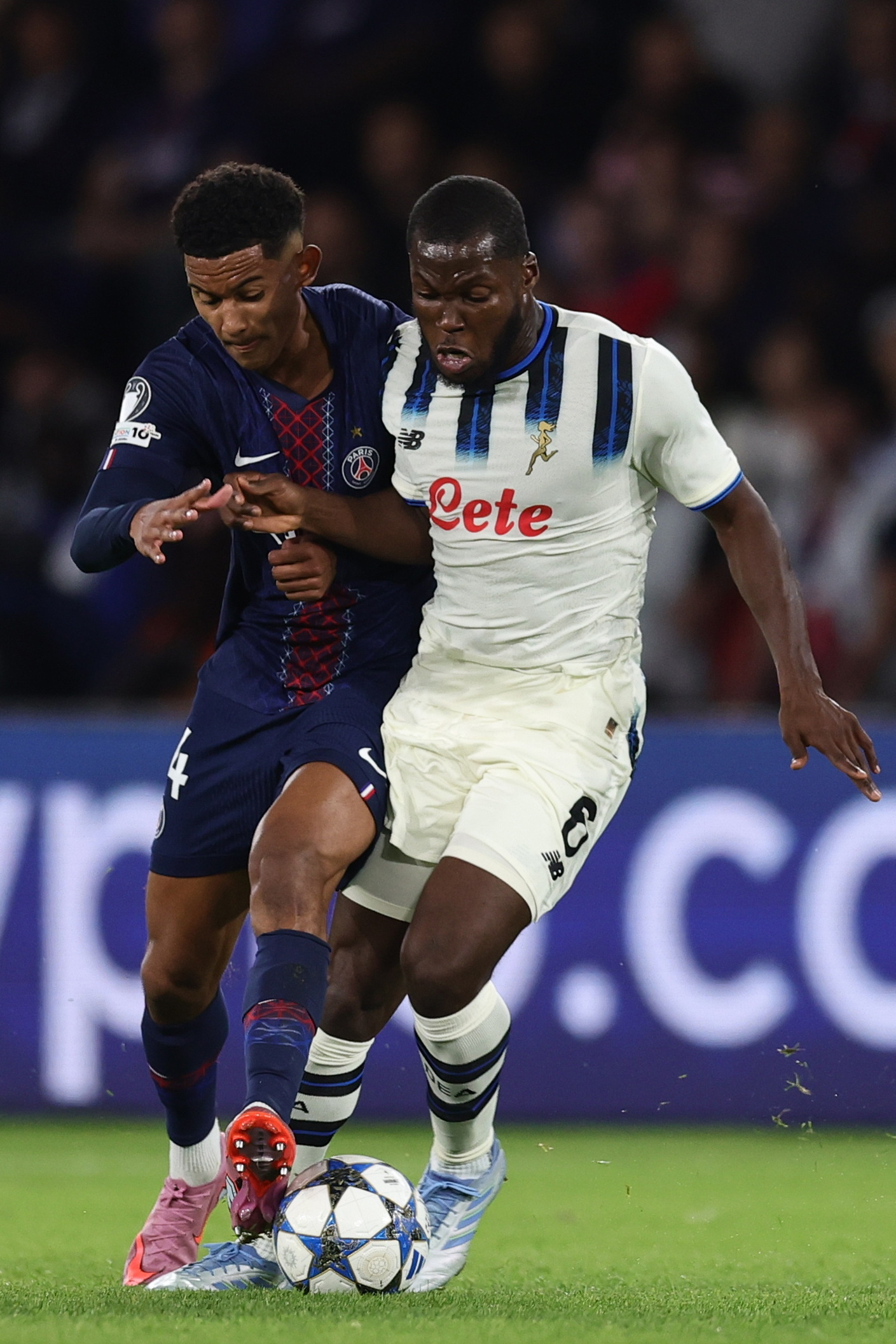 关于巴黎圣日耳曼迎英超关键赛，今夜临场应变，悬念犹存，控场能力受关注的信息