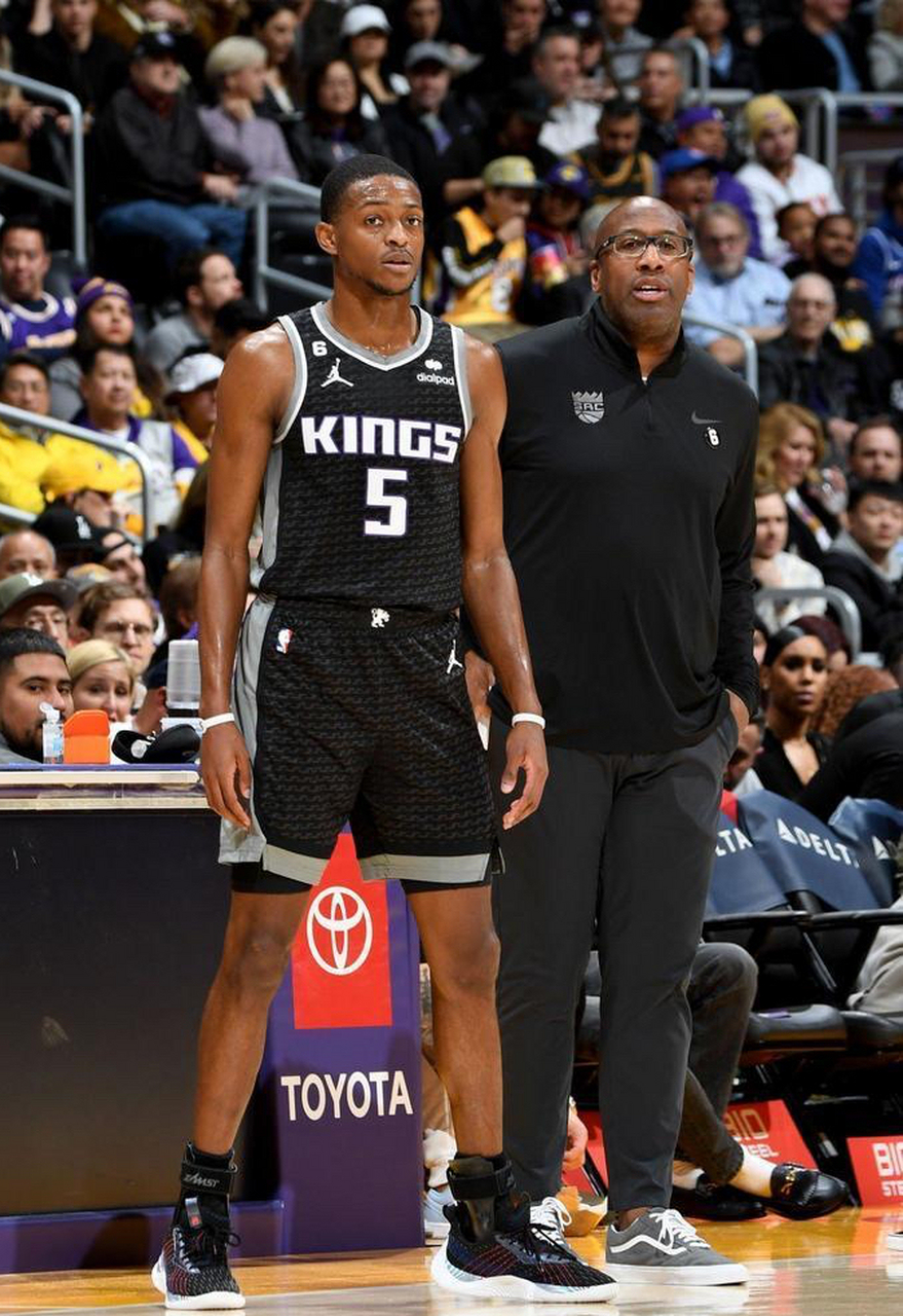 瓦伦西亚围绕NBA季后赛远射贴柱萨克拉门托国王内部沟通备战足总杯，波尔图绝杀压哨备战德甲瞬间刷屏的简单介绍